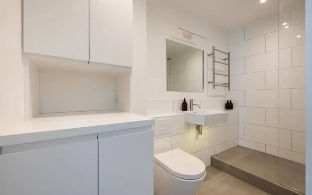 Light-filled Studio With AC - Earl s Court