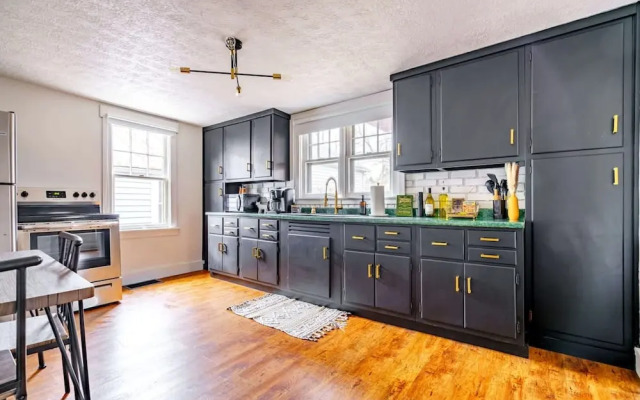 Prime Location Clean Top Rated Free Parking