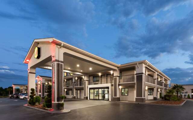 Super 8 by Wyndham Prattville Montgomery
