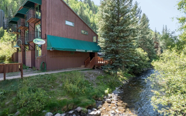Manitou Lodge 11 Hotel Room by Alpine Lodging Telluride