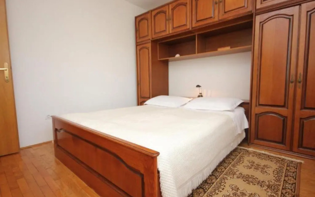 Apartment Vis 2470a