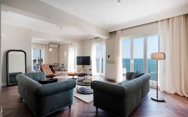 Primavera' Seafront apt with tower view