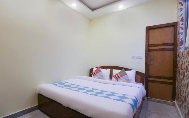 Oyo Home 78050 cozy studio collage square hotel Maya International