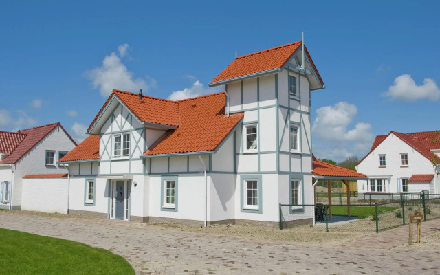 Spacious, detached and child-friendly villa, beach at 400 m.