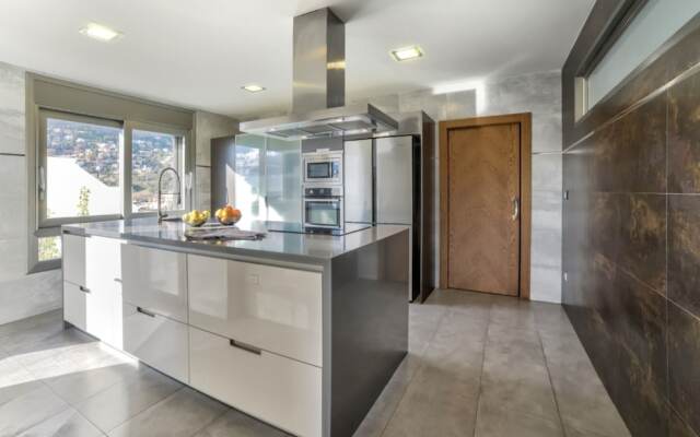 Villa - 5 Bedrooms with Pool, WiFi and Sea views - 105047