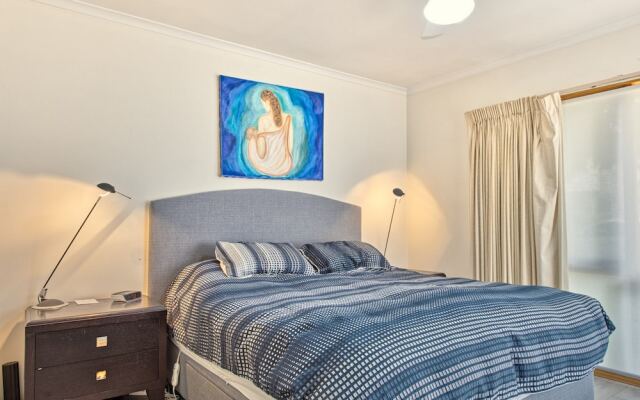 Spacious family home St Kilda