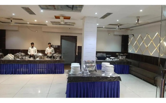 Hotel Gopi Palace