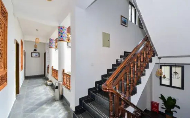 Ancient City Yishan Mingyue Inn