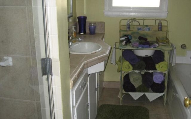 Goldfinger's Get Away Bed & Breakfast