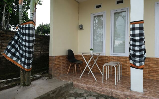 OYO 2551 Dewi Residence 2