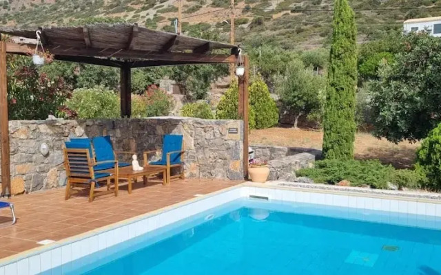 Plaka-sleeps4-parking-pool-hottub-seaviews