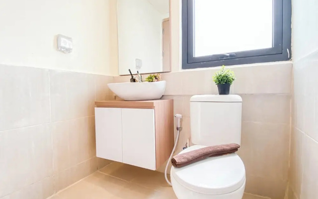 Homey And Modern 2Br At Meikarta Apartment