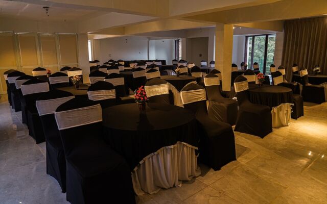 Montrose 11 Boutique