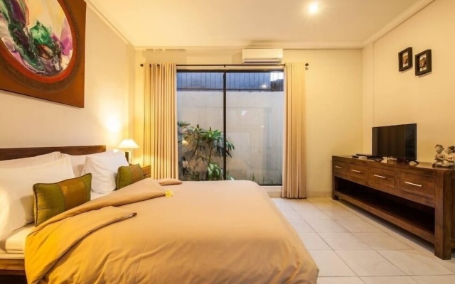 SMV . 4-BR · 4BR Pool Prime Area Walk To Beach N Shops Legian – Guest Rooms – Kuta