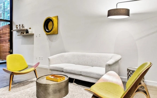 Posh Lofty Pad in Central Redmond