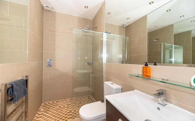 Spacious 4BR Victorian Estate in Kensington