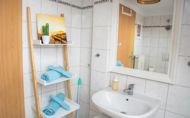 Schöne Dachterasse NETFLIX & PRIME Zentral Modern bis 4 Pers