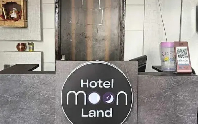 Moon Land Hotel