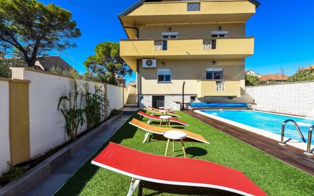 Holiday Apartments Yes Peace