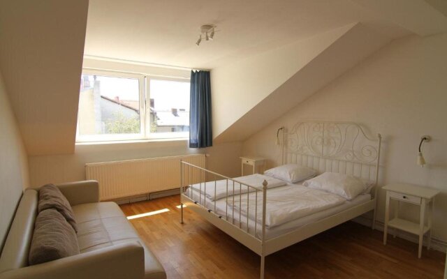 36 Rooms Hostel