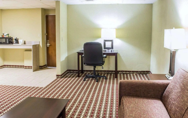 Rodeway Inn & Suites
