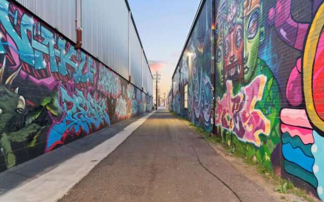 Graffiti & Skyline | RiNo Art Lofts