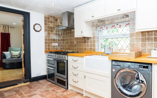 2 Pound cottage