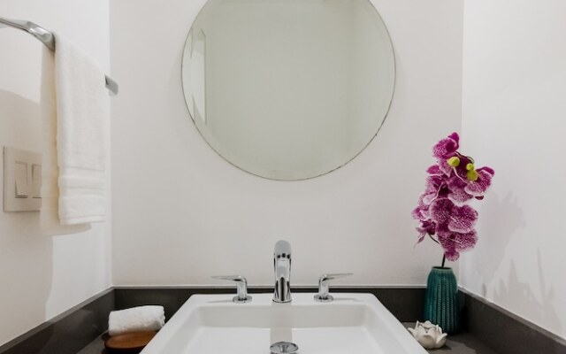 2 Bedroom Apartment Near the Beach