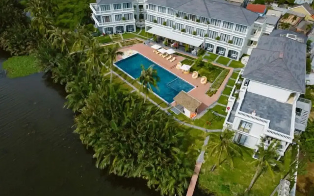 Moodhoian Riverside Resort & Spa