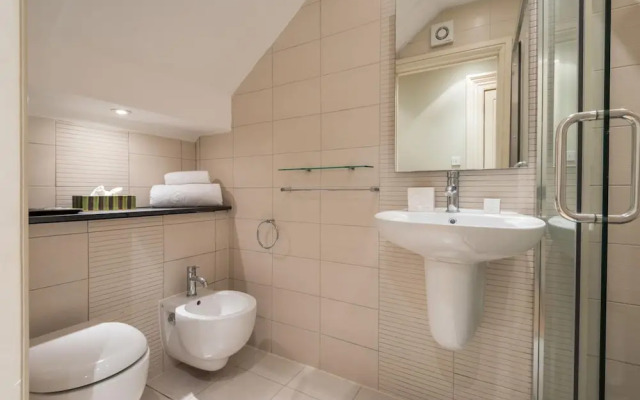 Lovely Chelsea Home Near The Thames by Underthedoormat