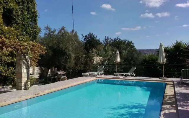 Dream 2 -traditional House With Pool To Share