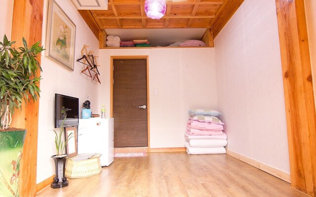 Jeonju Hanji Guljam Hanok Stay