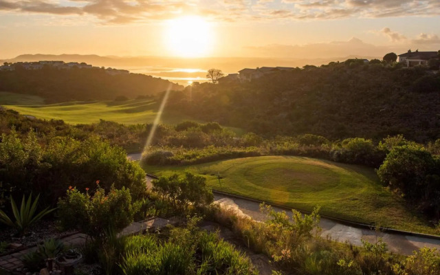 Pezula Magic Retreat - 4 Bedroom Lagoon View Home