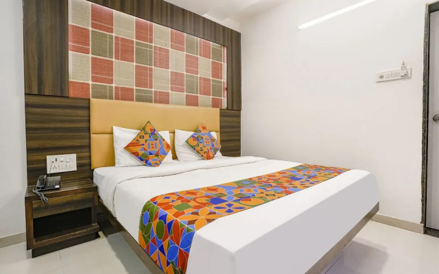 Fabhotel Ratna Palace