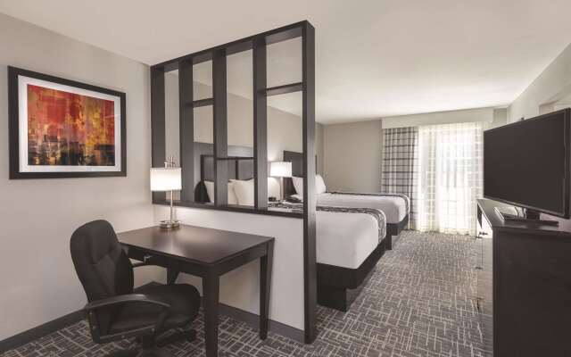 La Quinta Inn & Suites by Wyndham Atlanta Airport South