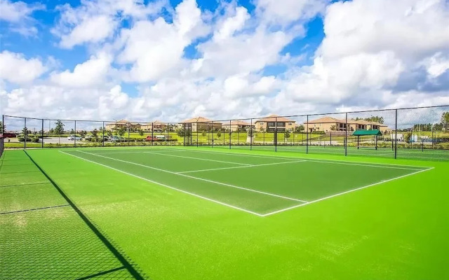 1569 SD - Modern Champions Gate Escape