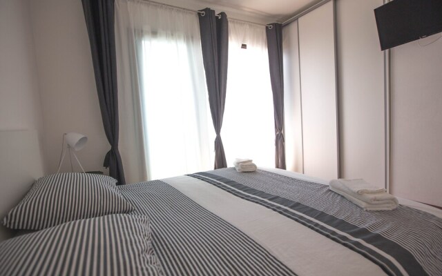 Lovely 2-bed Apartment With Views in Podstrana