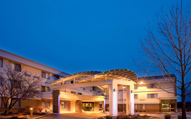 Holiday Inn Express Milwaukee-West Medical Center, an IHG Hotel