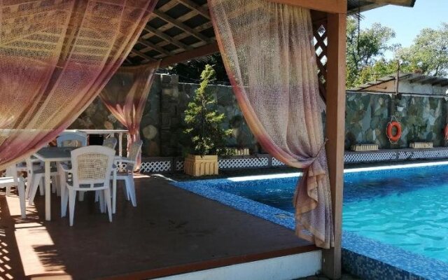 Дом Гостеев