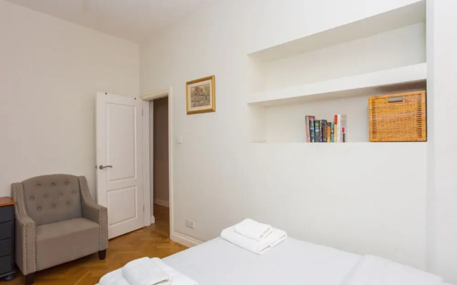 Chic Family-friendly 2 Bedroom Apartment in Clapham Common