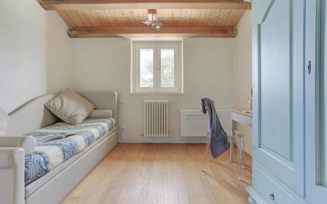 2Basl · Montefreddo - Two Bedroom Split Level