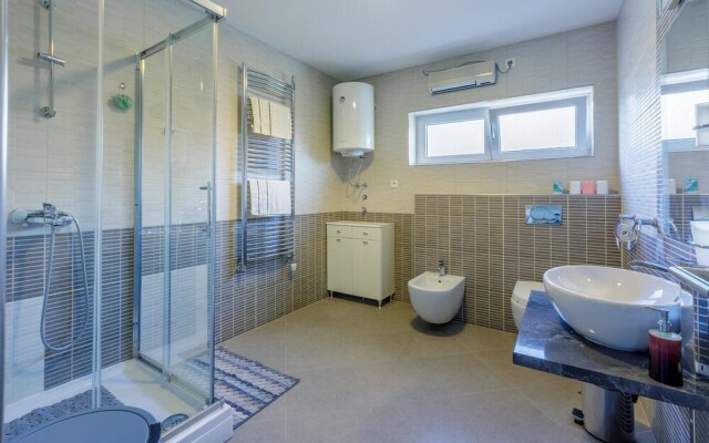 Amazing Apartment in Crikvenica With Wifi and 3 Bedrooms