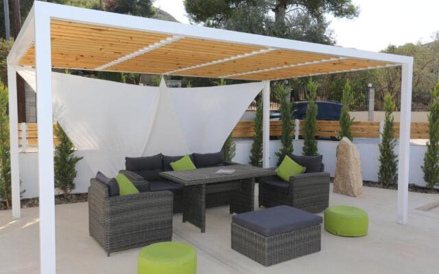 Villa Douglas - Private Pool, BBQ, 4Bdrms, View