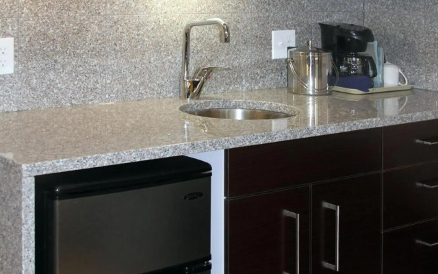 Red Lion Inn and Suites