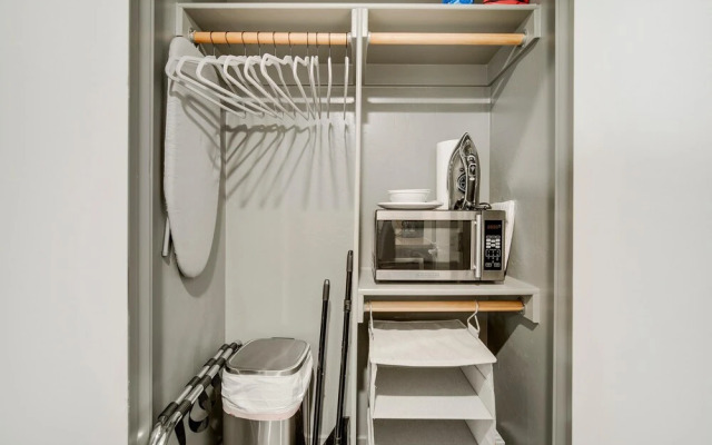 New Build Studio - Walkability to Dining & Drinks!!