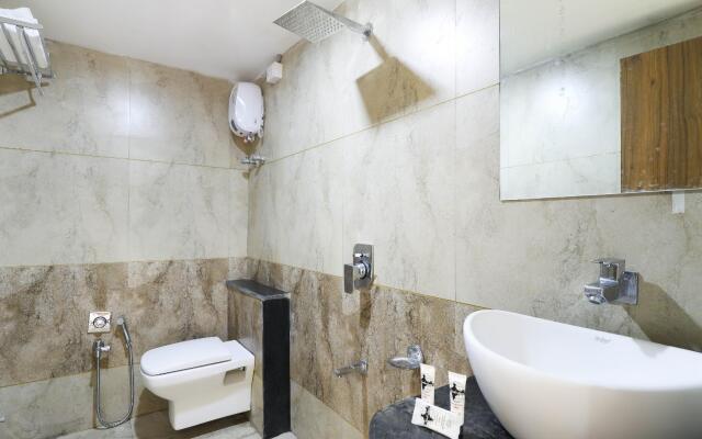 OYO 41858 Hotel Rose Gold