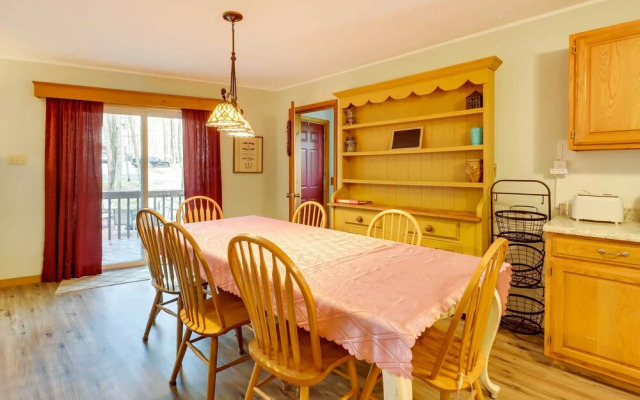 Spacious Pocono Lake House Near Skiing & Swimming!