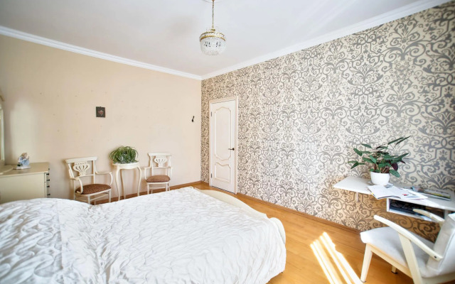 Апартаменты на проспекте Лабораторный 18