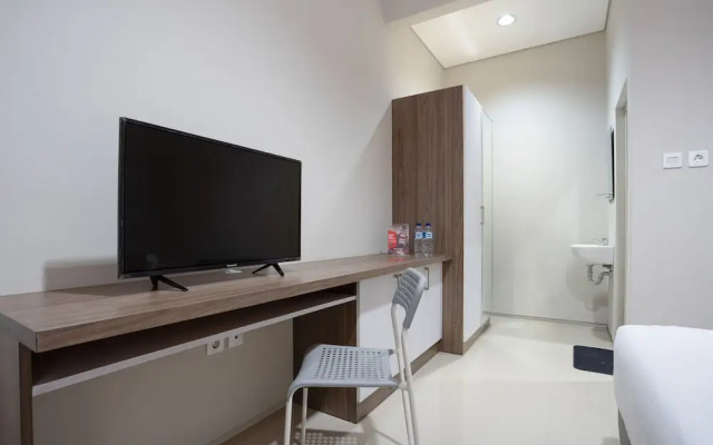 RedDoorz Plus near JIEXPO Kemayoran