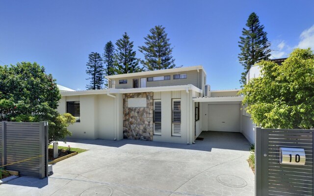 Whispering Sands at Corlette